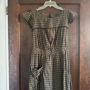 Elegant Checkered Cap Sleeve Midi Dress